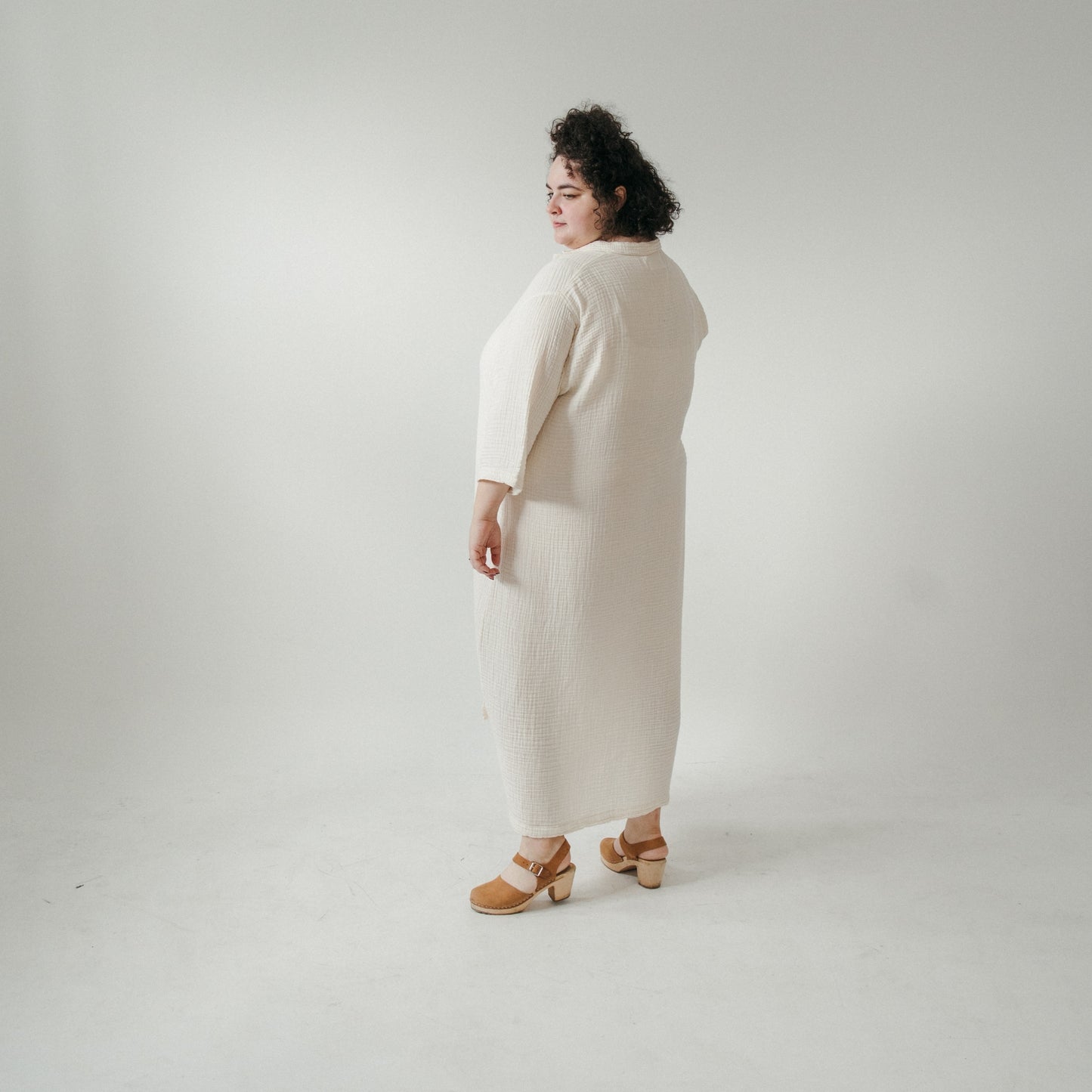 POKOLOKO Crinkle Shirt Dress Plus #color_crinkle-cream