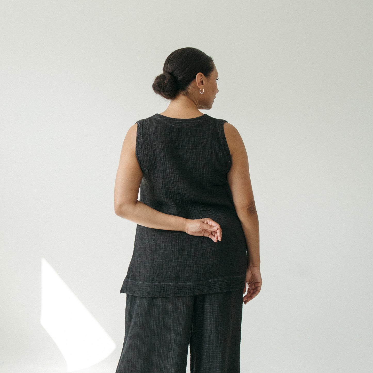 POKOLOKO Crinkle Tunic Top #color_crinkle-black