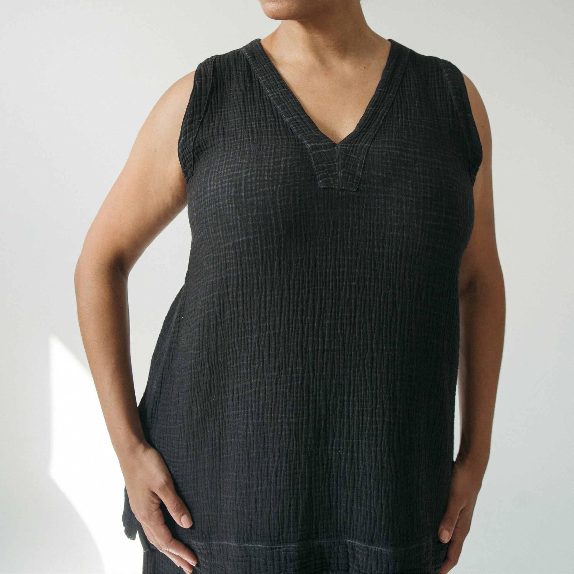 POKOLOKO Crinkle Tunic Top #color_crinkle-black