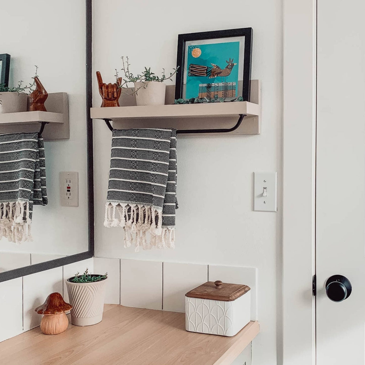 POKOLOKO Striped Bamboo Hand Towel #color_monochrome-striped-bamboo