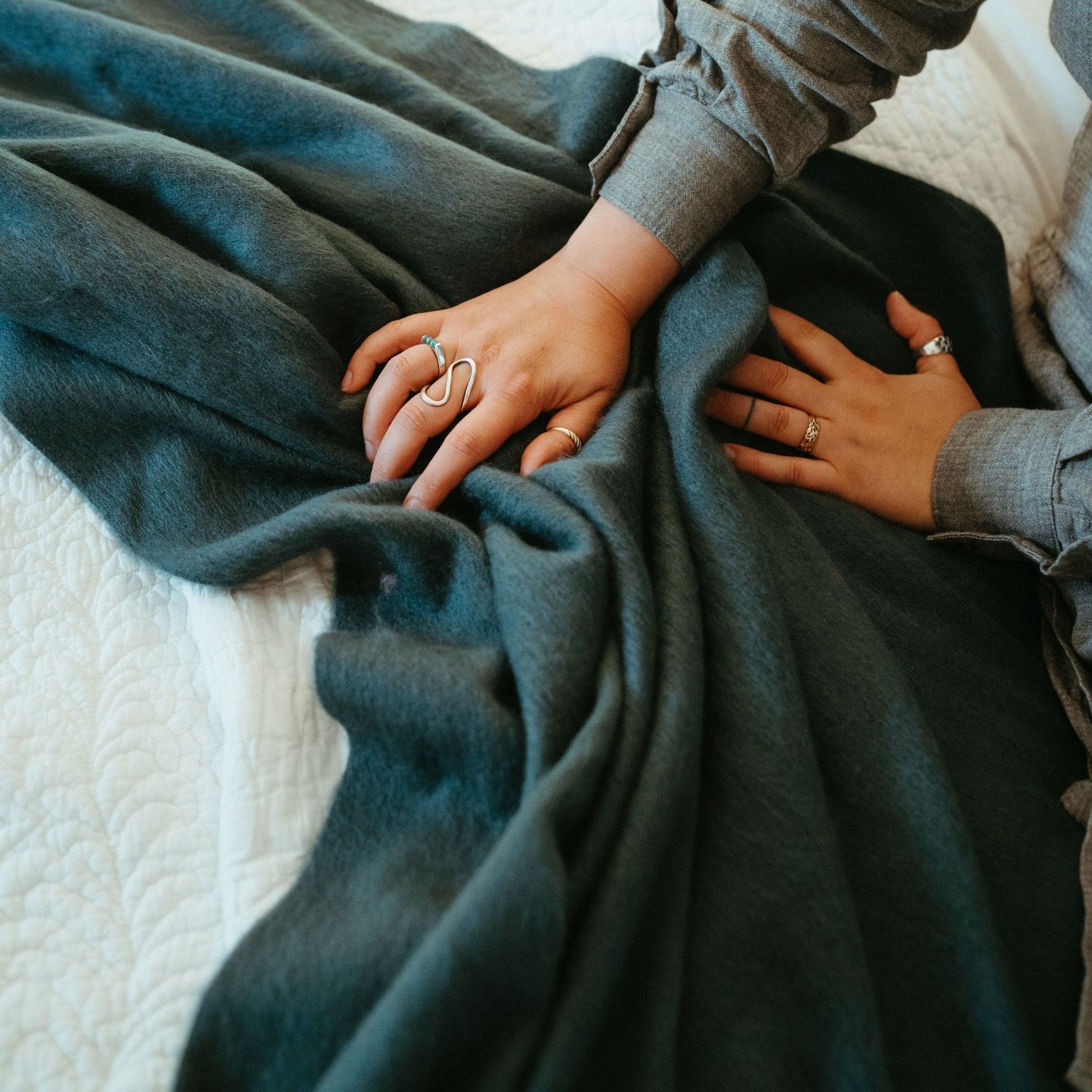 POKOLOKO Solid Fringed Alpaca Throw #color_whale-fringe