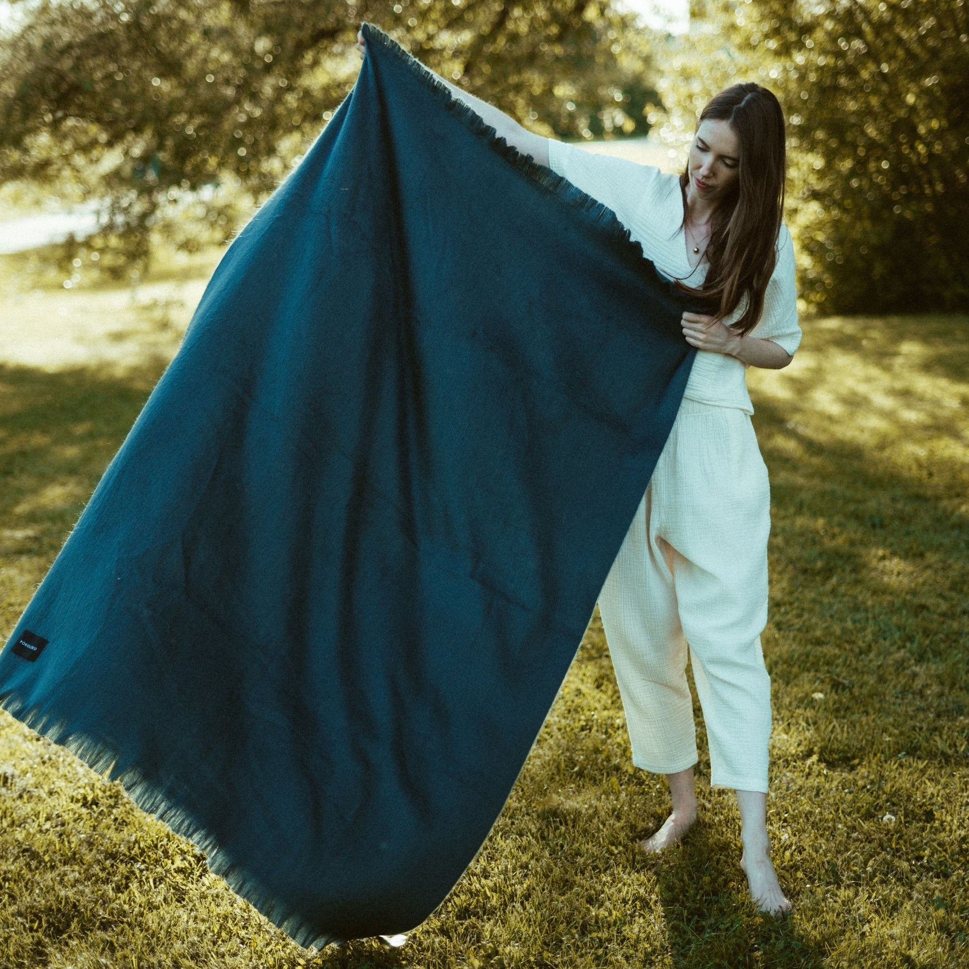 POKOLOKO Solid Fringed Alpaca Throw #color_whale-fringe