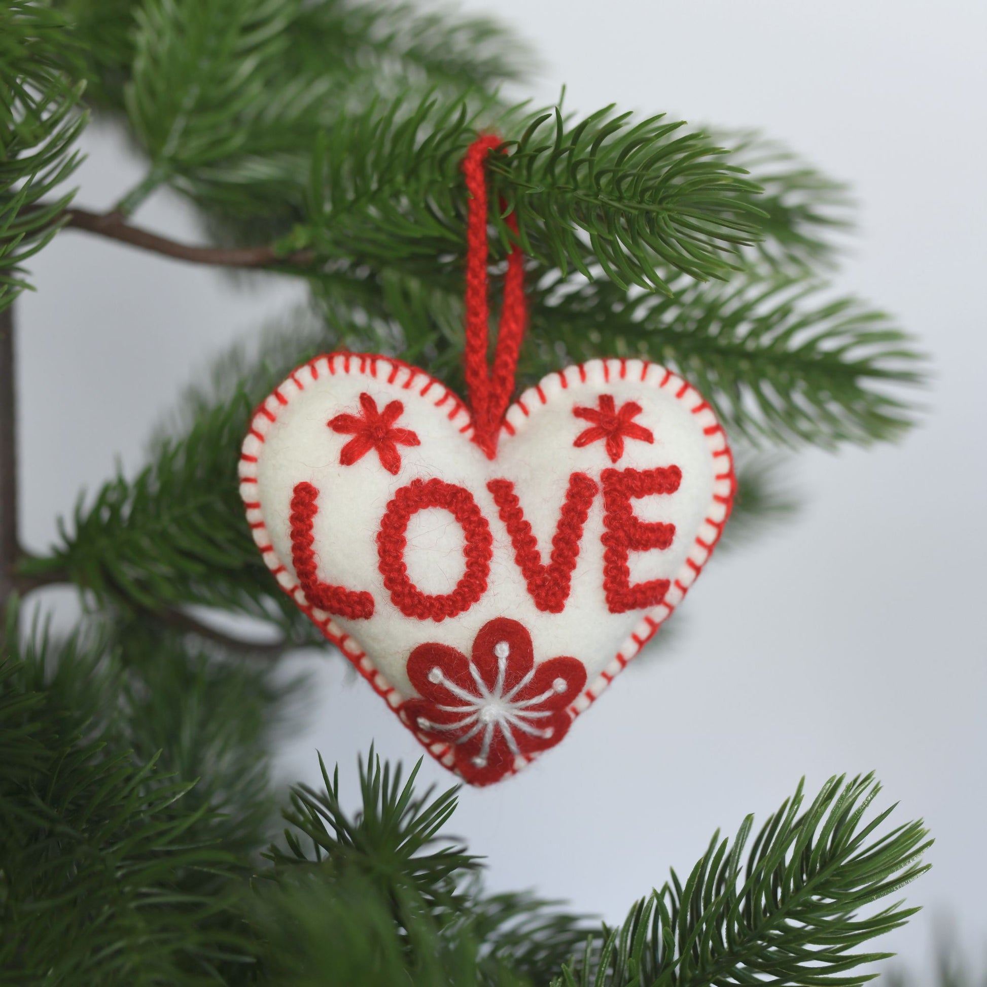 POKOLOKO Hand-Embroidered Ornament #color_love-heart