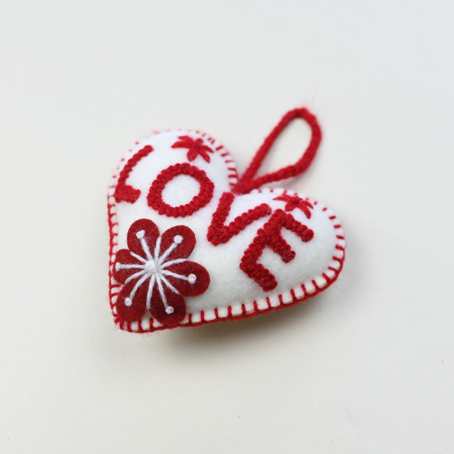 POKOLOKO Hand-Embroidered Ornament #color_love-heart