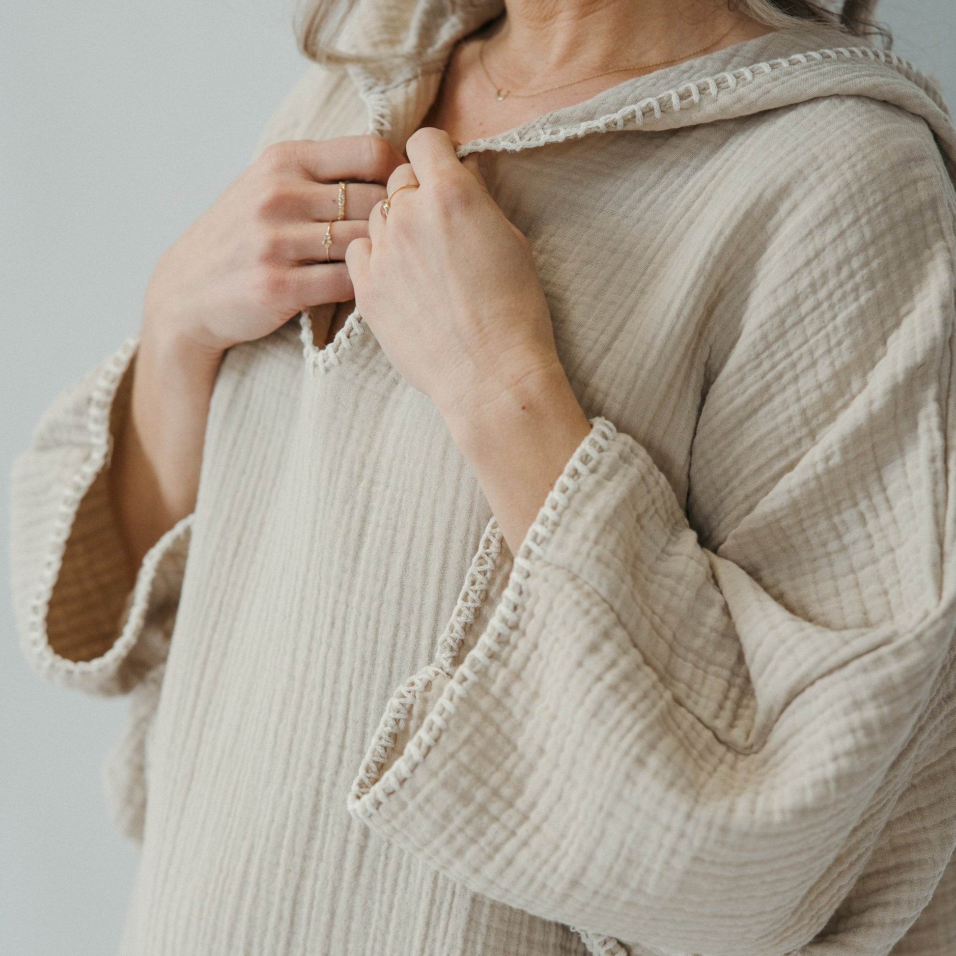 Crinkle Adult Poncho #color_beige