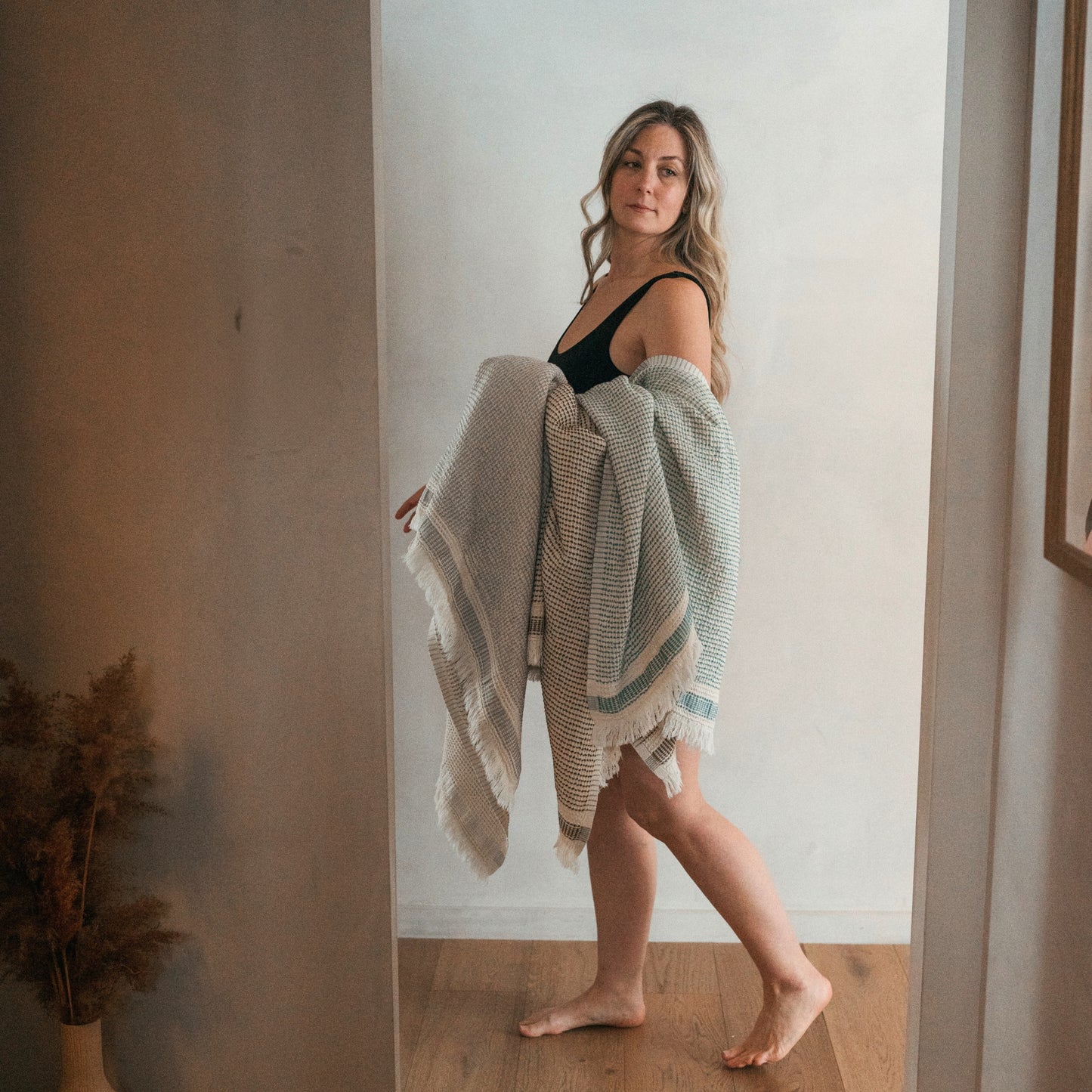 POKOLOKO Richmond Road Waffle Towel #color_waffle-glacial-green