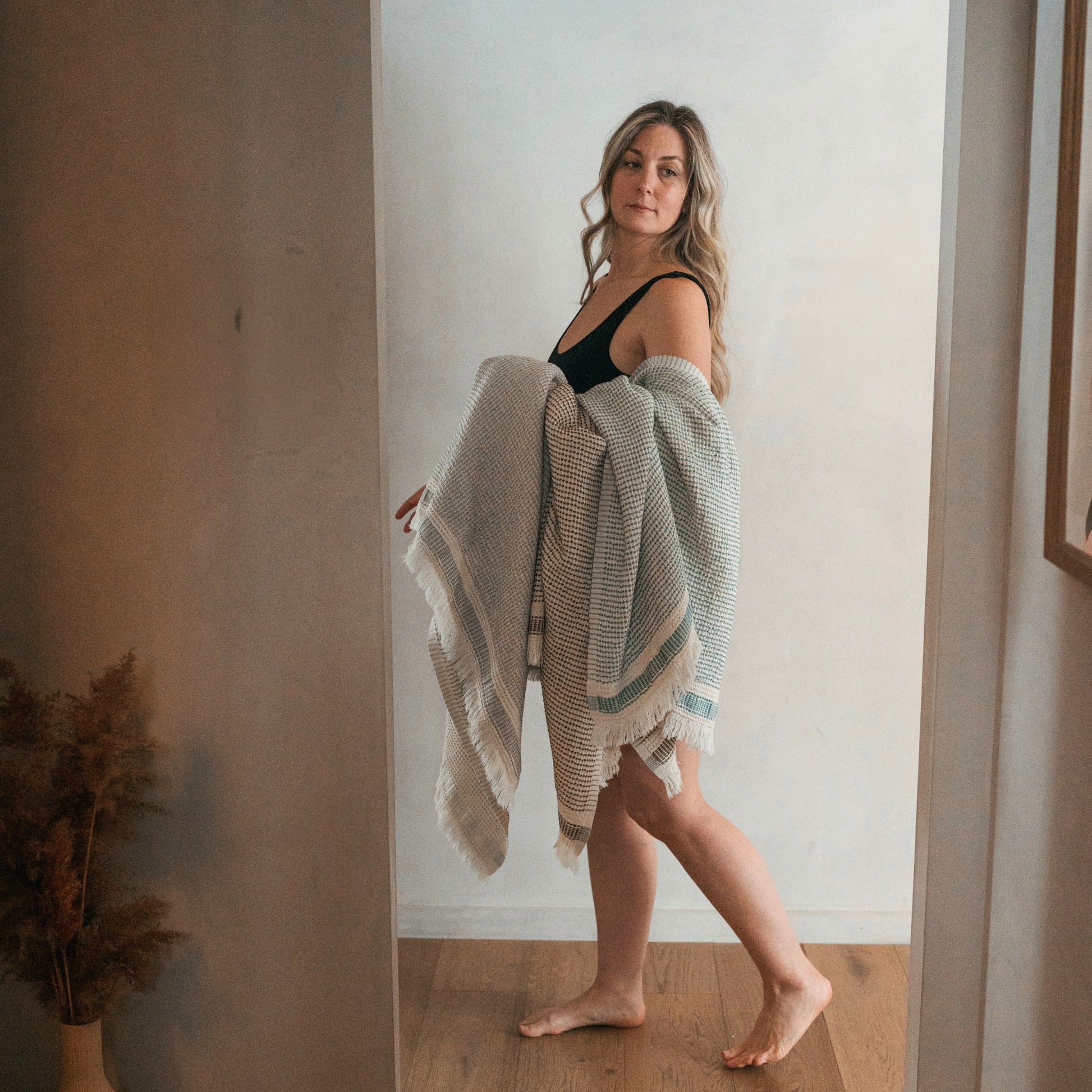 POKOLOKO Richmond Road Waffle Towel #color_waffle-glacial-green
