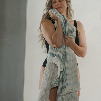 POKOLOKO Richmond Road Waffle Towel #color_waffle-glacial-green