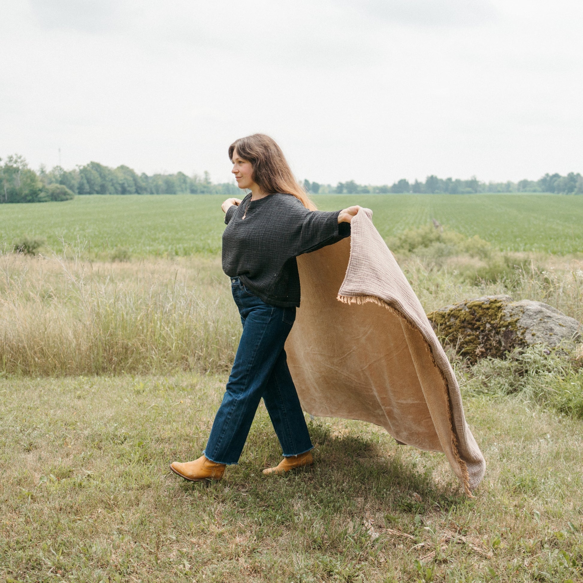 POKOLOKO Crinkle Fleece-Lined Throw #color_crinkle-bison