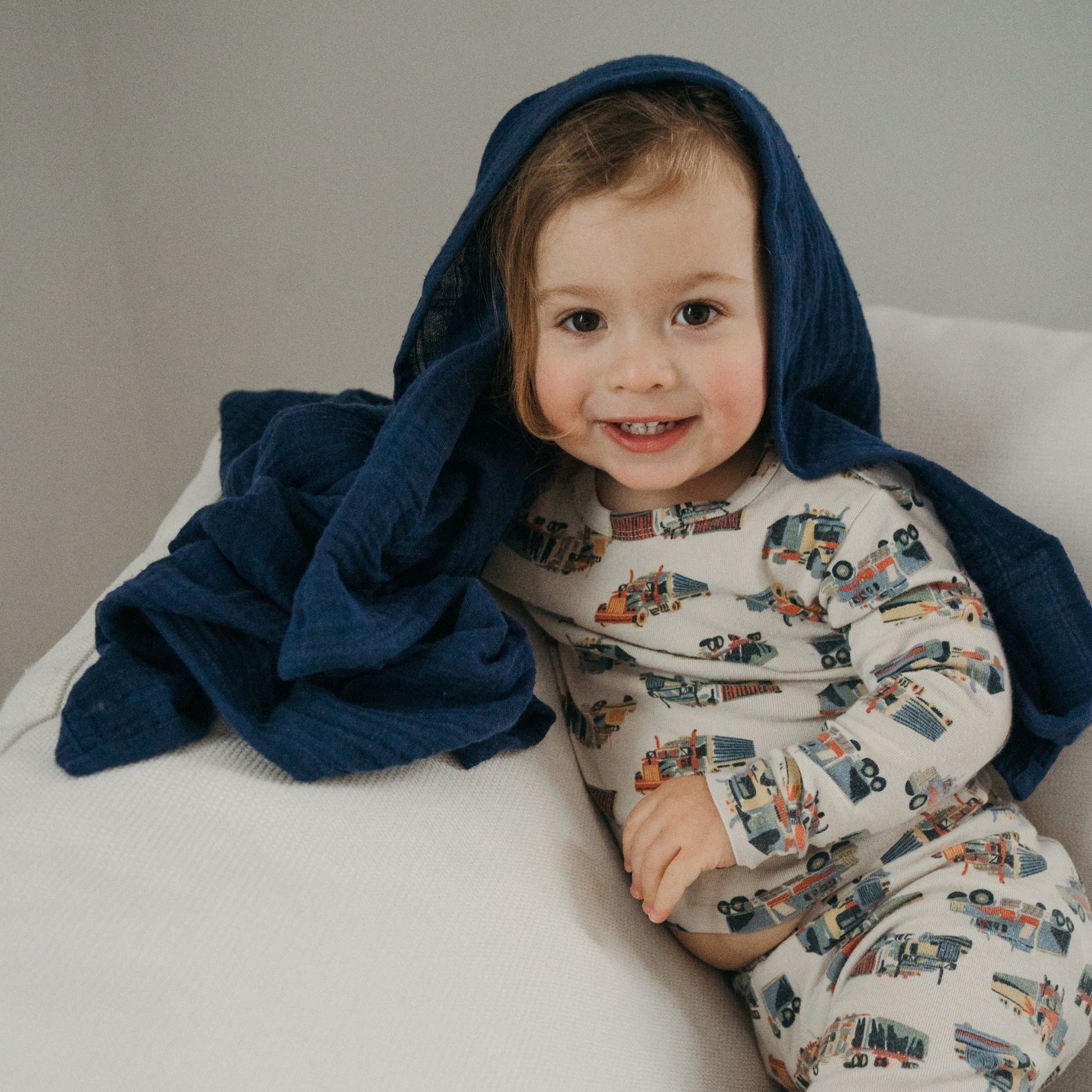 POKOLOKO Solid Muslin Baby Blanket #color_solid-denim