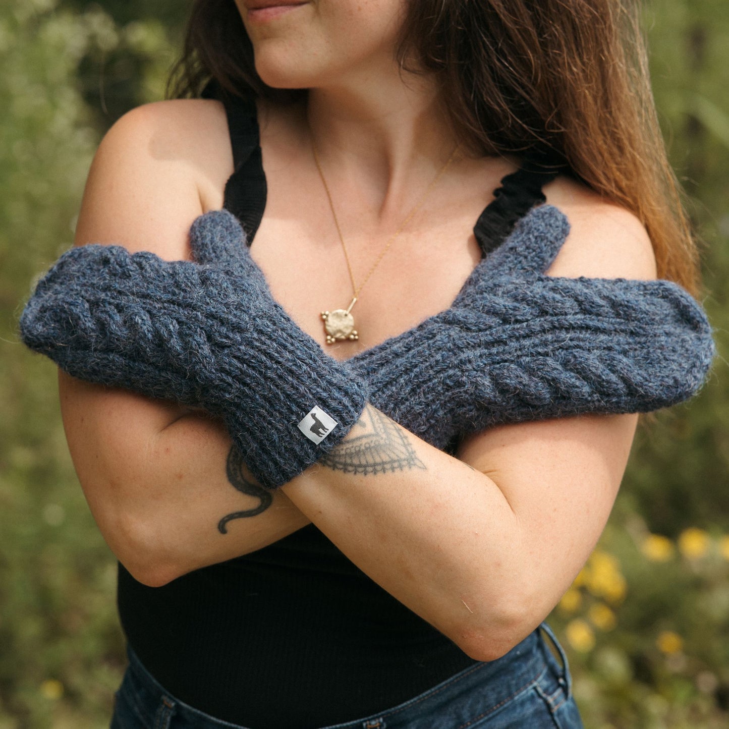POKOLOKO Hand-Knit Alpaca Mittens #color_navy-hand-knit