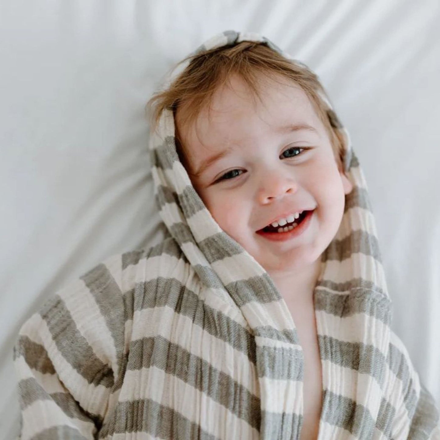 POKOLOKO Striped Crinkle Kids Robe #color_moss