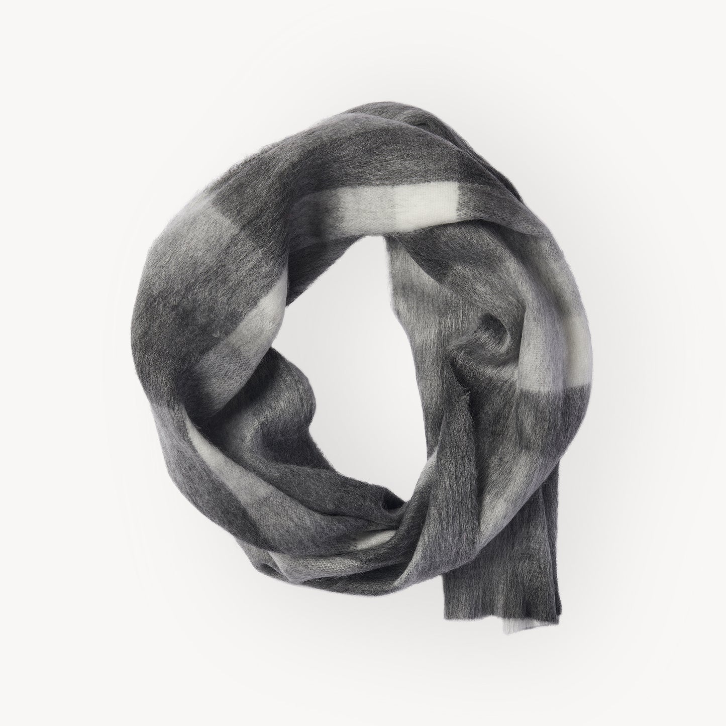 POKOLOKO Alpaca Seamless Check Scarf #color_sterling-check