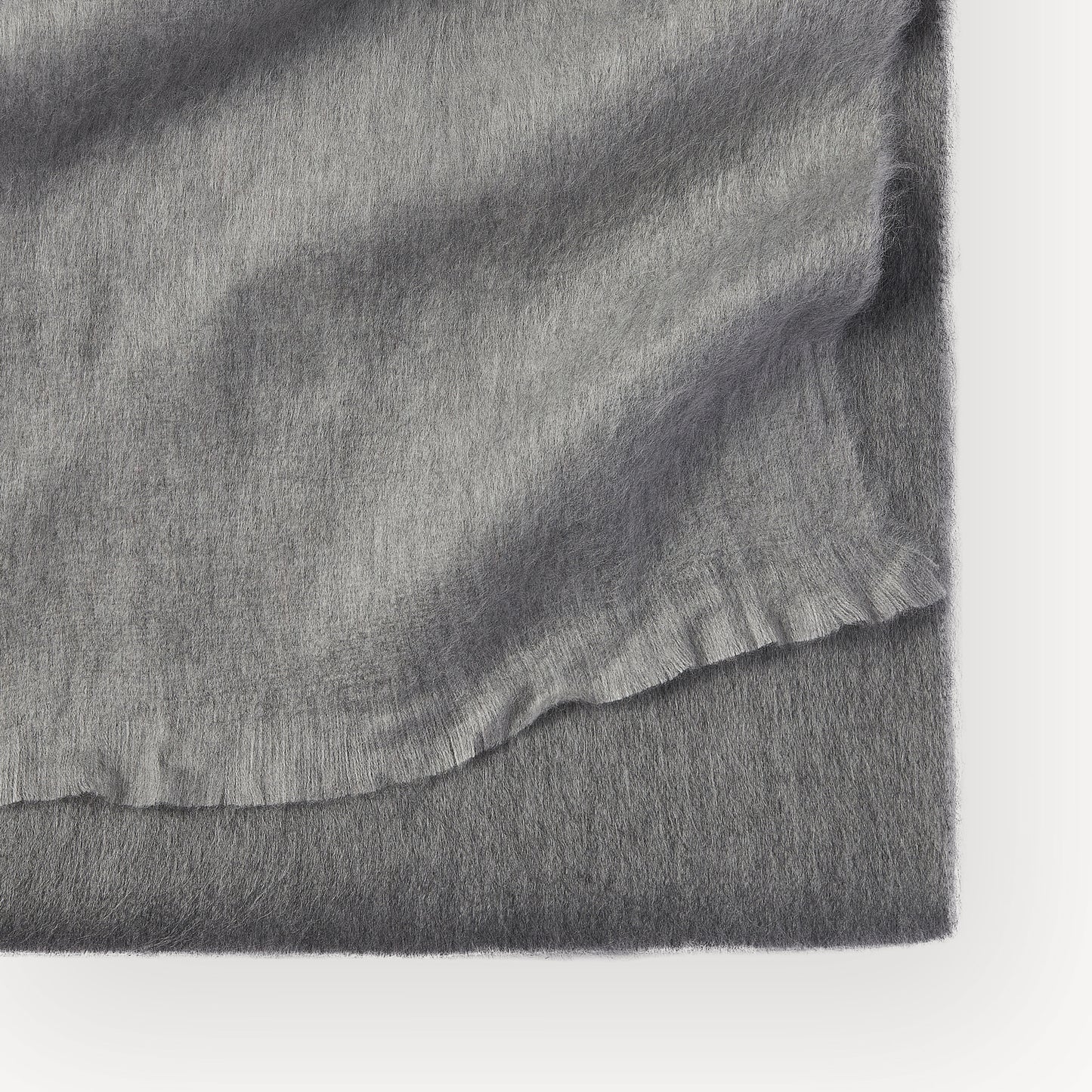 POKOLOKO Alpaca Seamless Ombre Scarf #color_grayscale