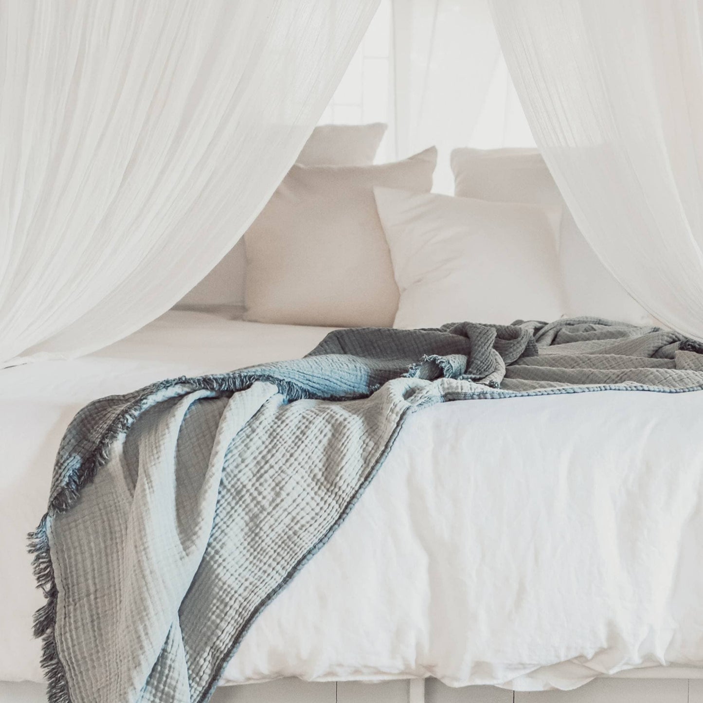 POKOLOKO Solid Crinkle Throw #color_charcoal-grey-crinkle