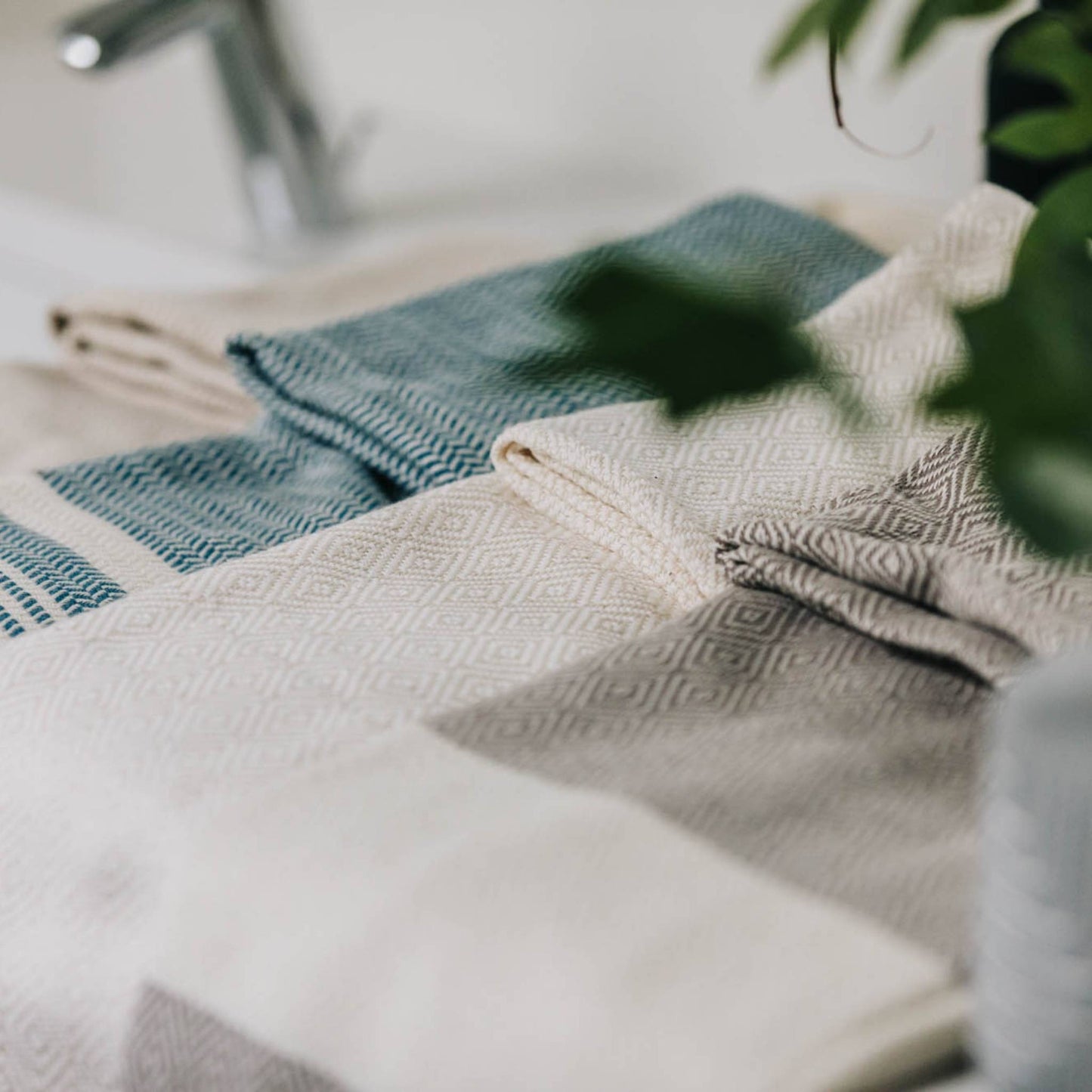 POKOLOKO Diamond Hand Towel #color_mist-diamond