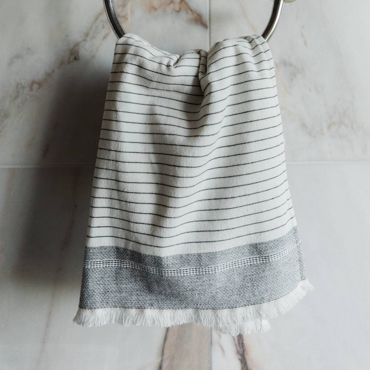 POKOLOKO Leo Terry Hand Towel #color_leo-white