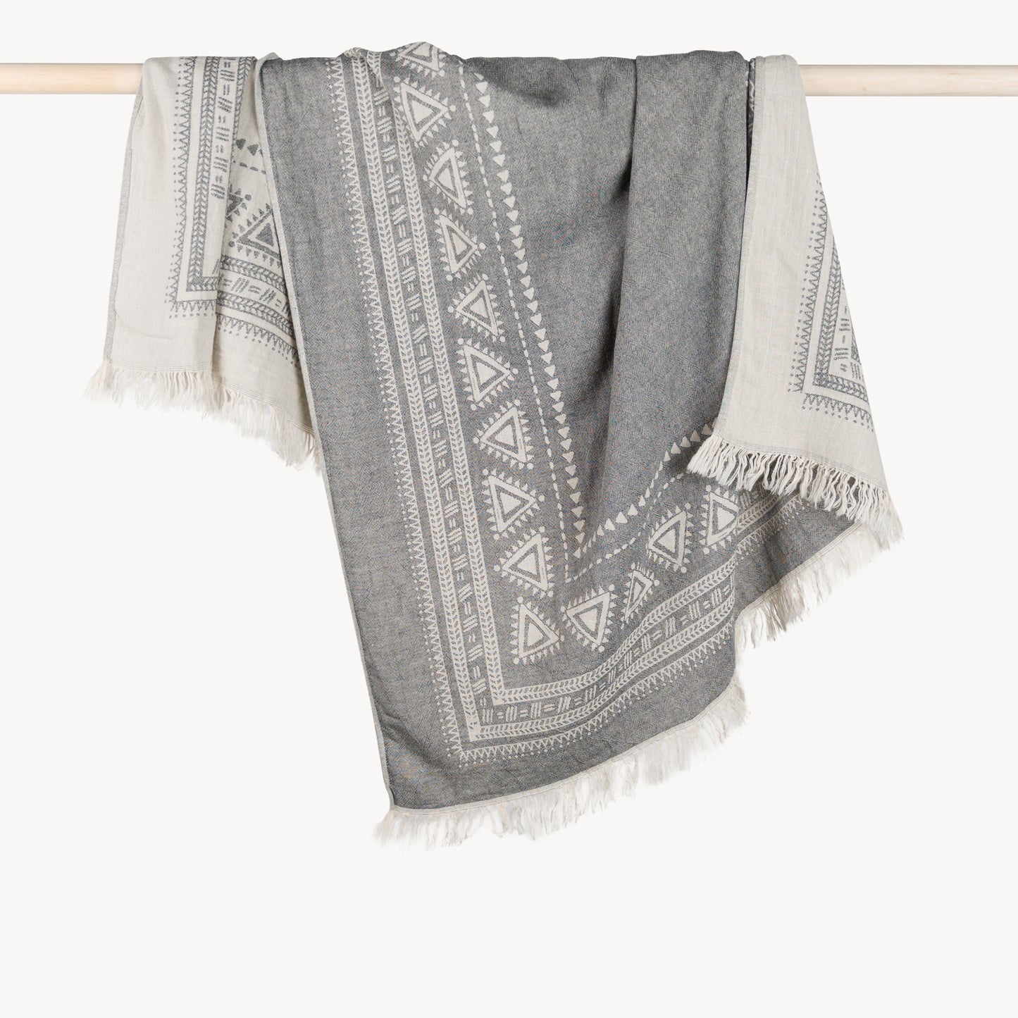 POKOLOKO Devon Towel #color_light-grey-devon